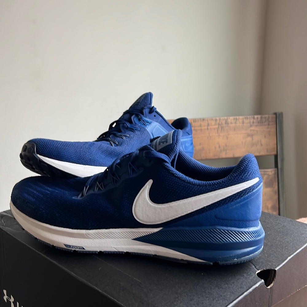 Nike Air Zoom Structure 22 s - Professional Running Shoe